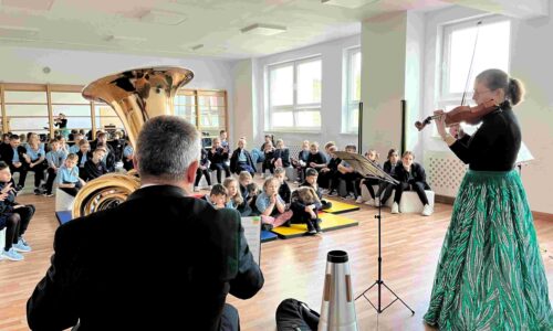 Kurka Złotopiórka w muzycznym aeroplanie