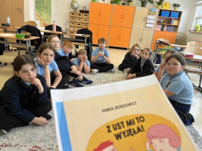 Read more about the article Z ust mi to wyjęła